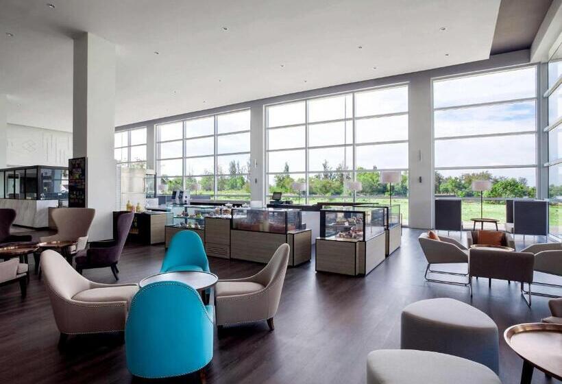 هتل Pullman Miri Waterfront