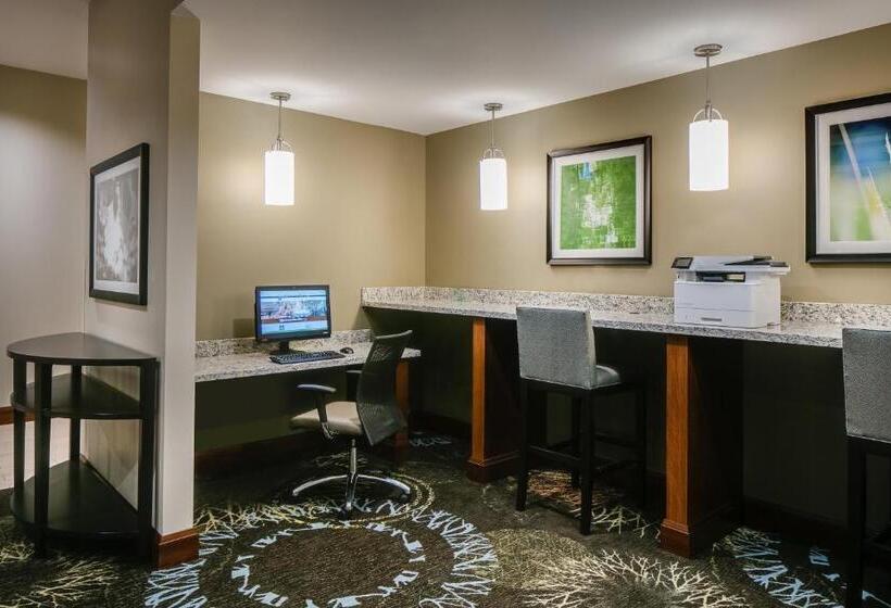 هتل Staybridge Suites Des Moines Downtown, An Ihg