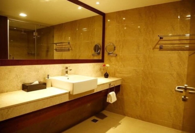 هتل The Raviz Calicut