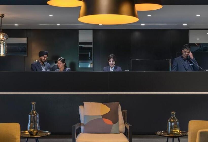 Oaks Melbourne Southbank Suites