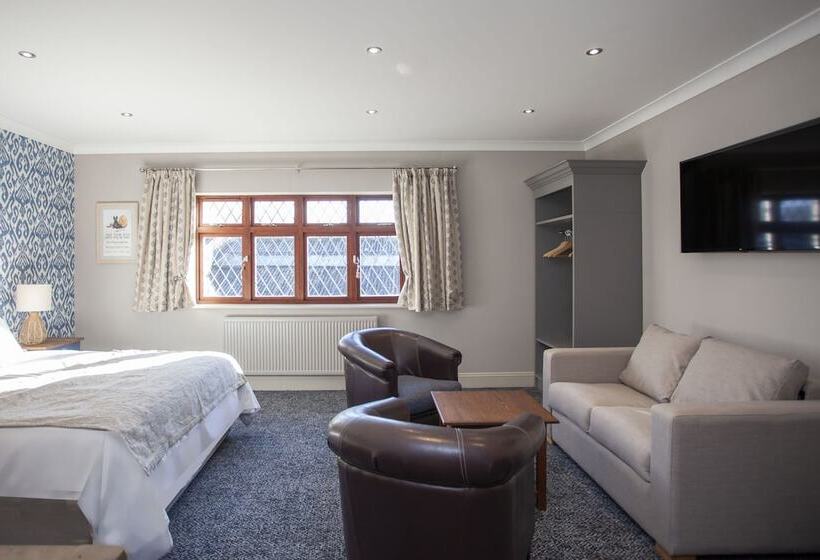 The Woodborough Inn