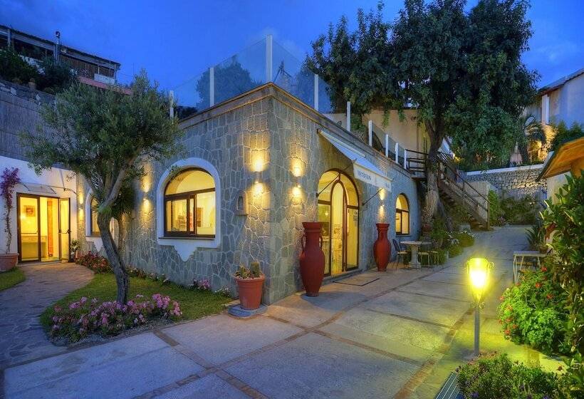 住宿加早餐  Ischia Hotel Imperamare, Breathtaking View In The Bay Of Citara, 2 Rooms