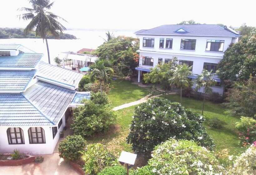 تختخواب و صبحانه Kilifi Blue House Resort