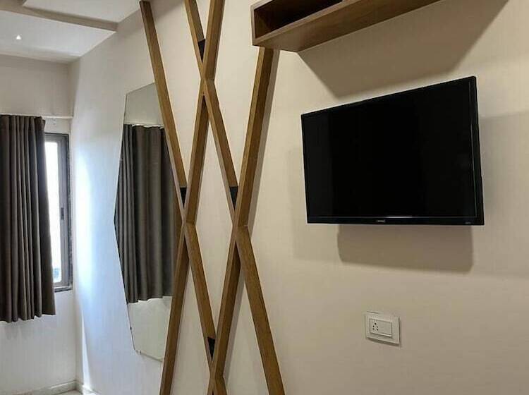 Click Hotel Tulsi