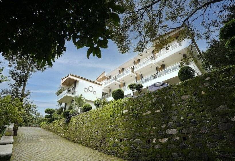 בית מלון כפרי Chirping Hills Resort,bhimtal