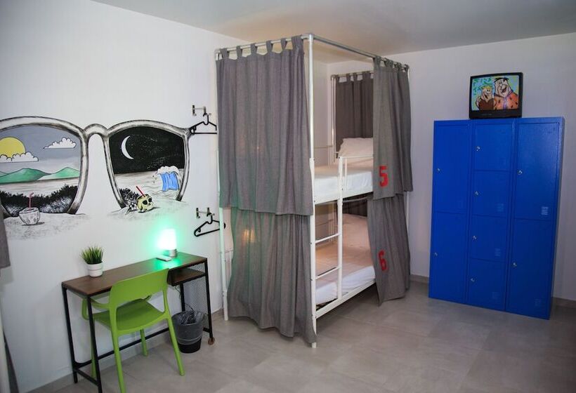 هتل Nomada Beach Hostel   Adult Only