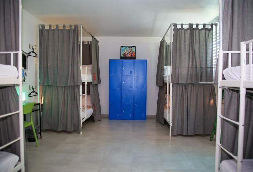 هتل Nomada Beach Hostel   Adult Only