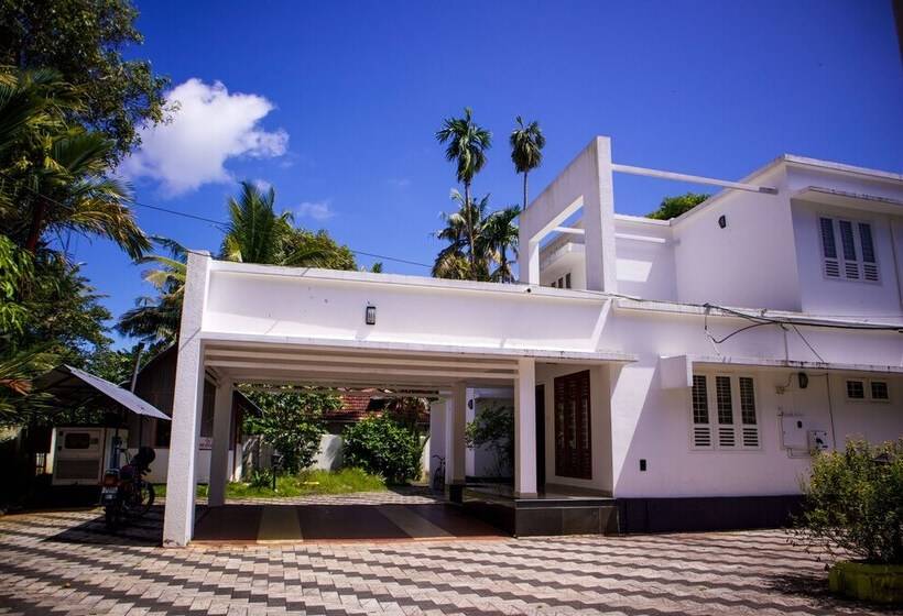 فندق Seclude By The Lake Alleppey