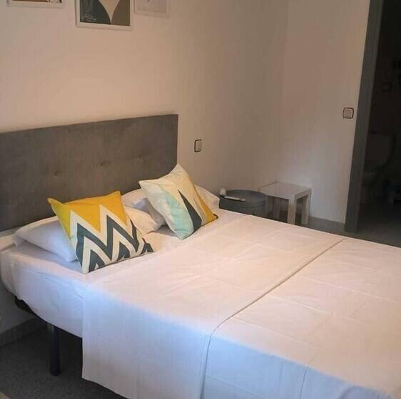 هاستل Hostal San Martin De Montalbán