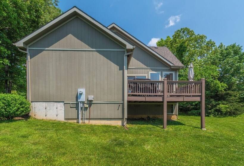 Hickory Hideaway   Communal Pool Access