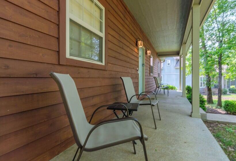 Hickory Hideaway   Communal Pool Access