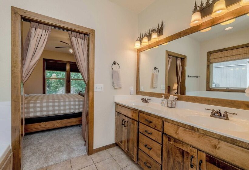 Hickory Hideaway   Communal Pool Access
