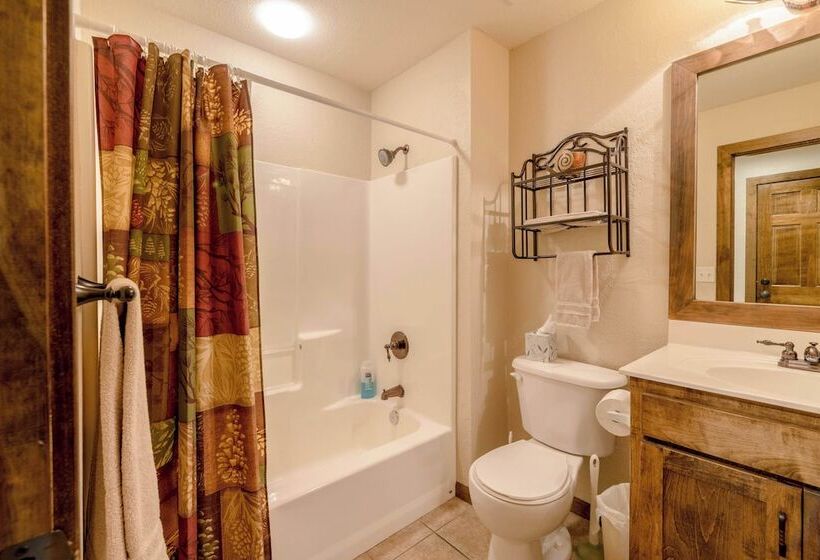 Hickory Hideaway   Communal Pool Access