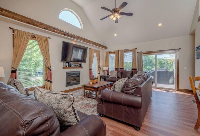 Hickory Hideaway   Communal Pool Access