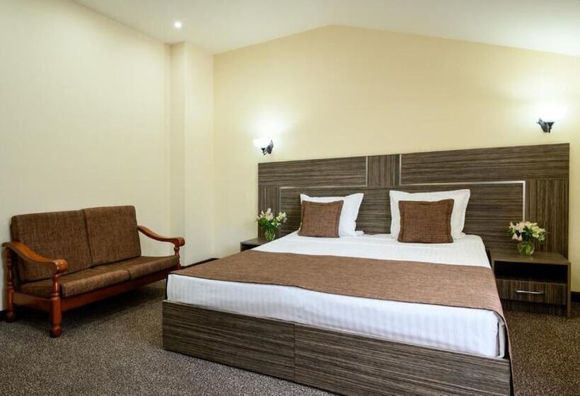 مسافرخانه Alpina Resort By Stellar Hotels, Tsaghkadzor