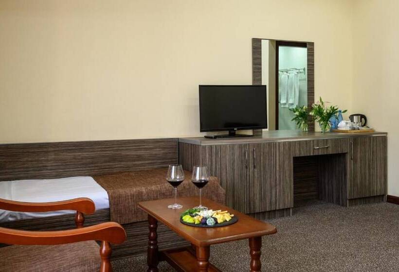 مسافرخانه Alpina Resort By Stellar Hotels, Tsaghkadzor