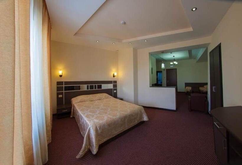 مسافرخانه Alpina Resort By Stellar Hotels, Tsaghkadzor