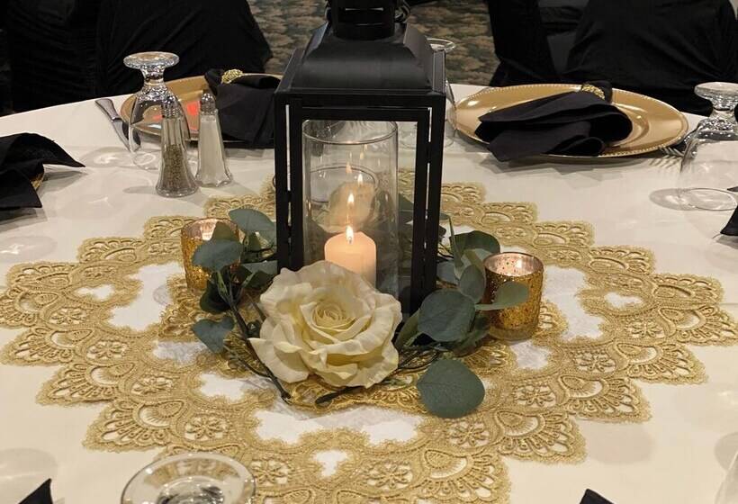فندق Crookston Inn & Convention Center