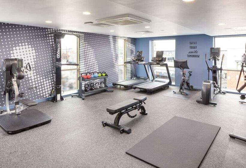 Отель Hampton By Hilton Rochdale