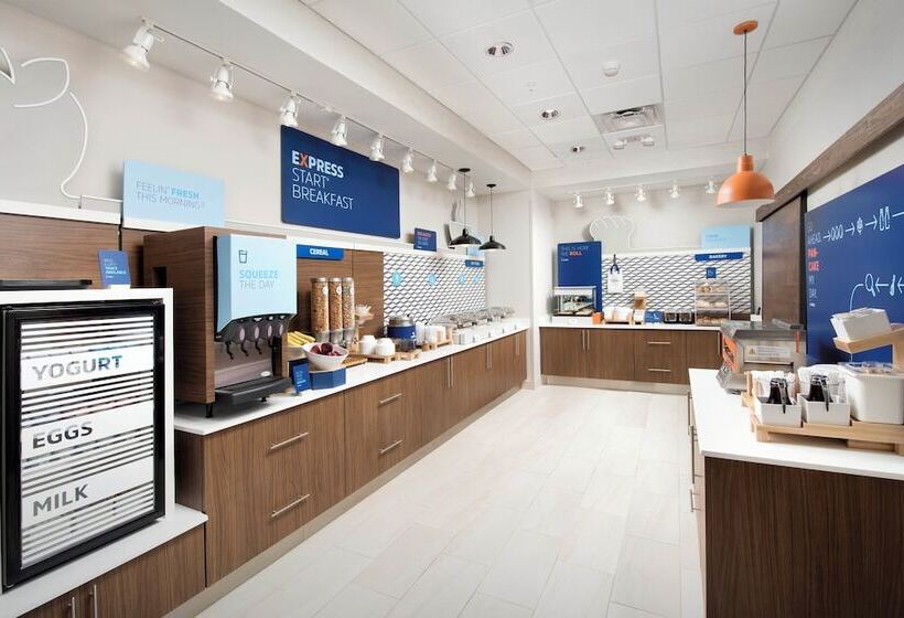 هتل Holiday Inn Express & Suites Atlanta South   Stockbridge, An Ihg