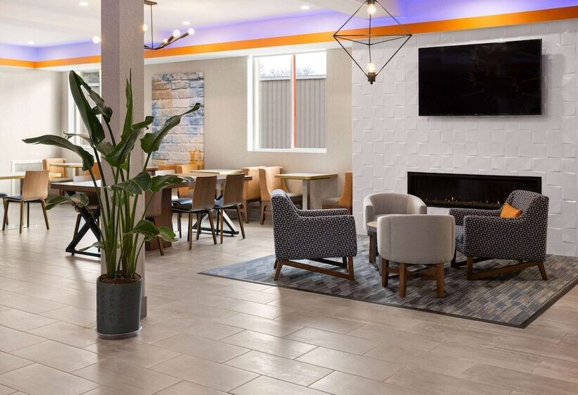 هتل La Quinta Inn & Suites By Wyndham Williston Burlington