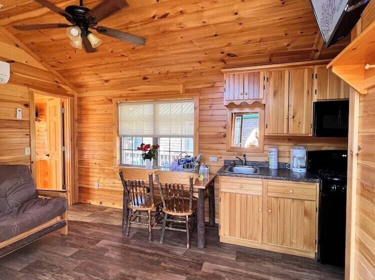 호텔 Pine Haven Campground