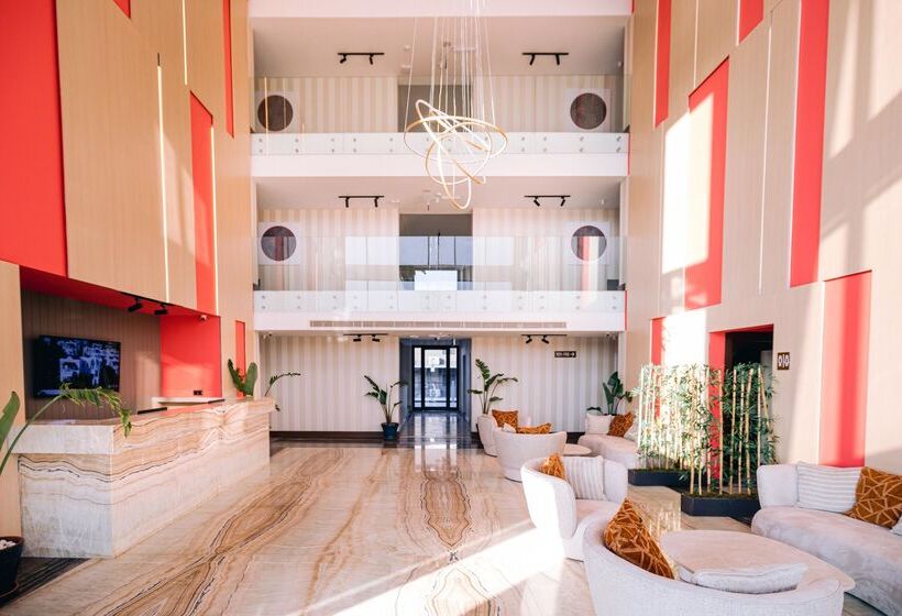 Отель Ramada By Wyndham Cesme