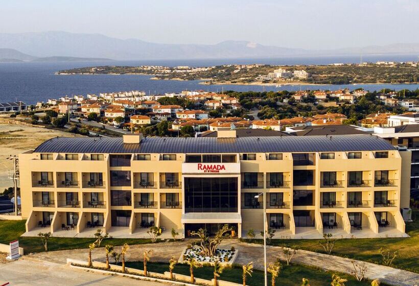 Отель Ramada By Wyndham Cesme
