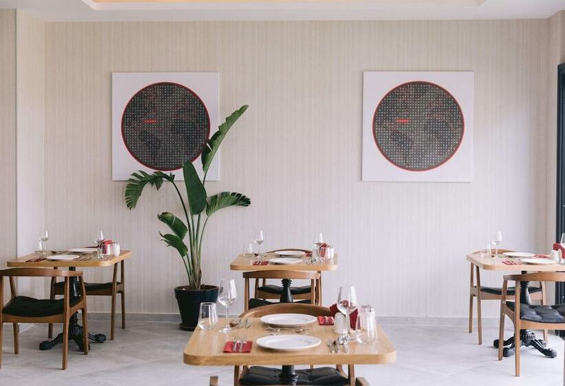 Отель Ramada By Wyndham Cesme
