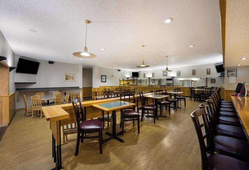 Отель Suburban Studios Canon City