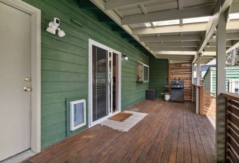 Labrador Retreat