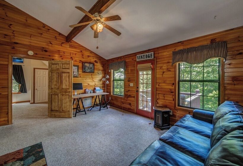 Lonestar Lodge
