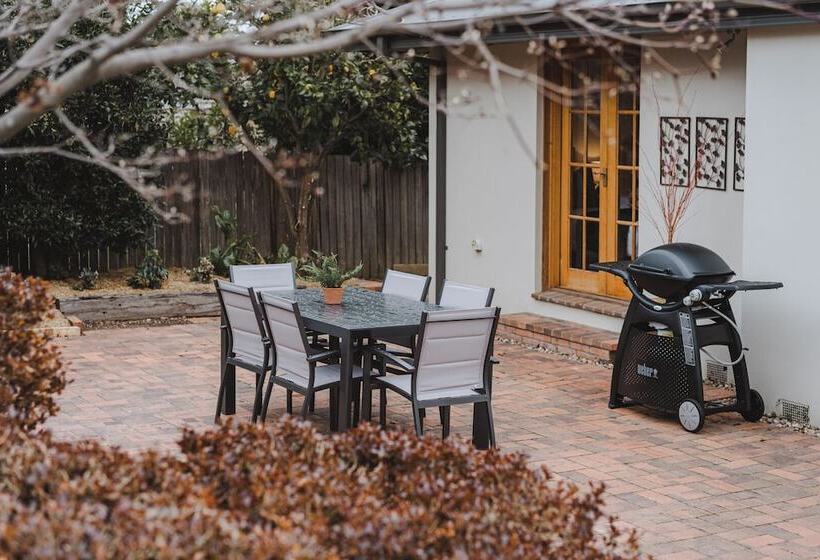 پانسیون Modern 3br With Gardens In Waramanga