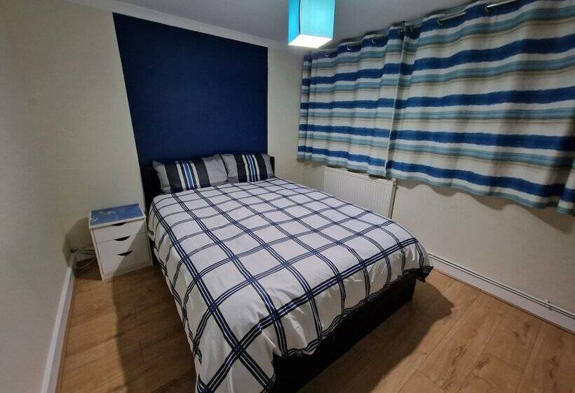 پانسیون Rooms Shared Kitchen Free Parking