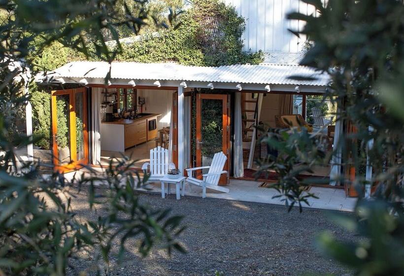 Пансион The Moorings Lakehouse