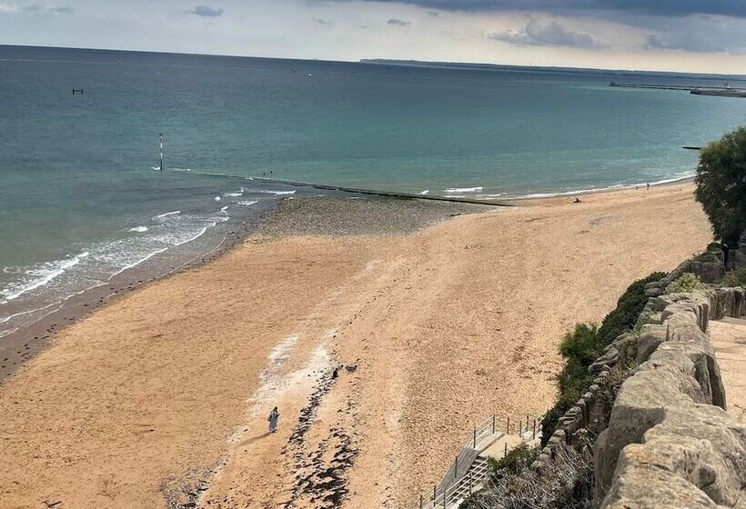 إقامة Beautiful 4 Bed House In Ramsgate