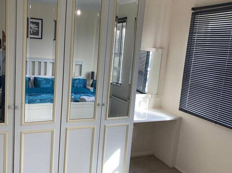 اقامتگاه Charming 2 Bed House In London