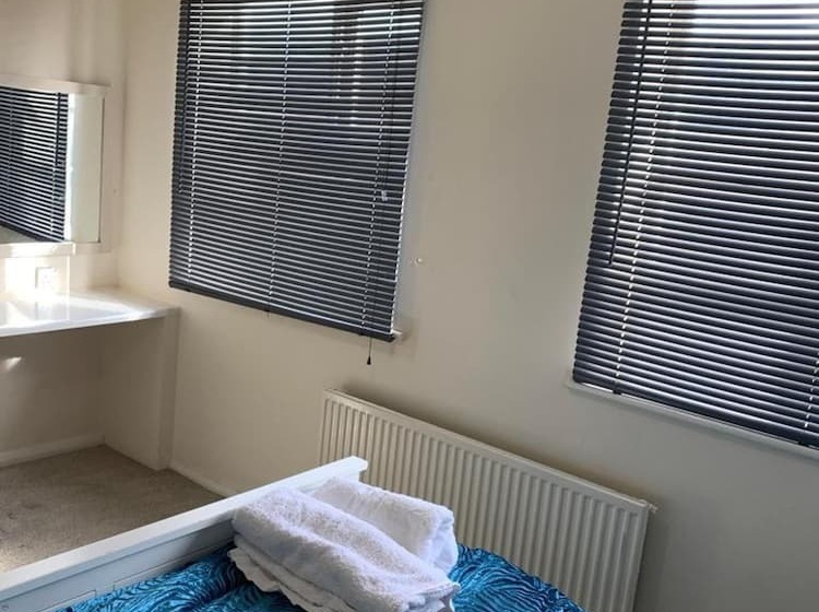اقامتگاه Charming 2 Bed House In London