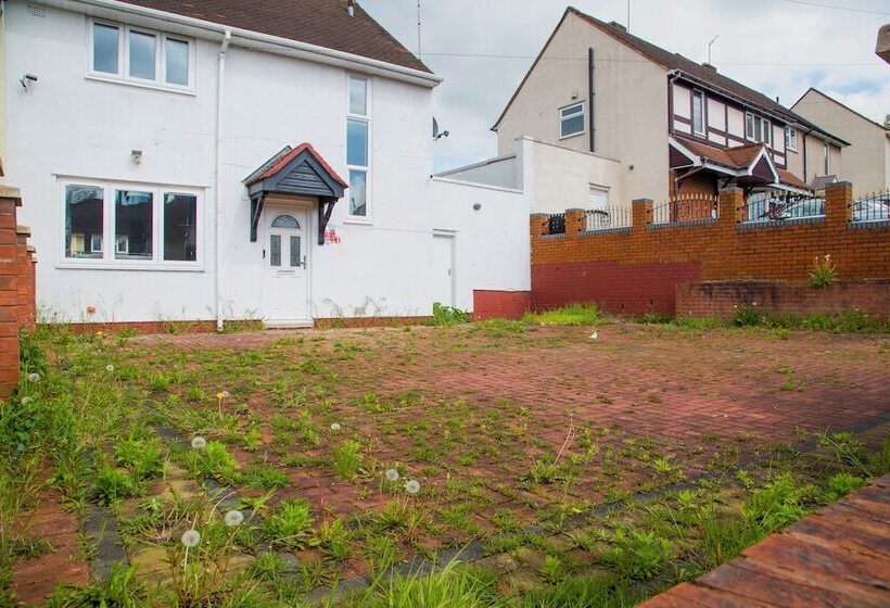 اقامتگاه 2bed House  Dudley Garden Wifi Tv