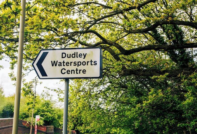 اقامتگاه 2bed House  Dudley Garden Wifi Tv