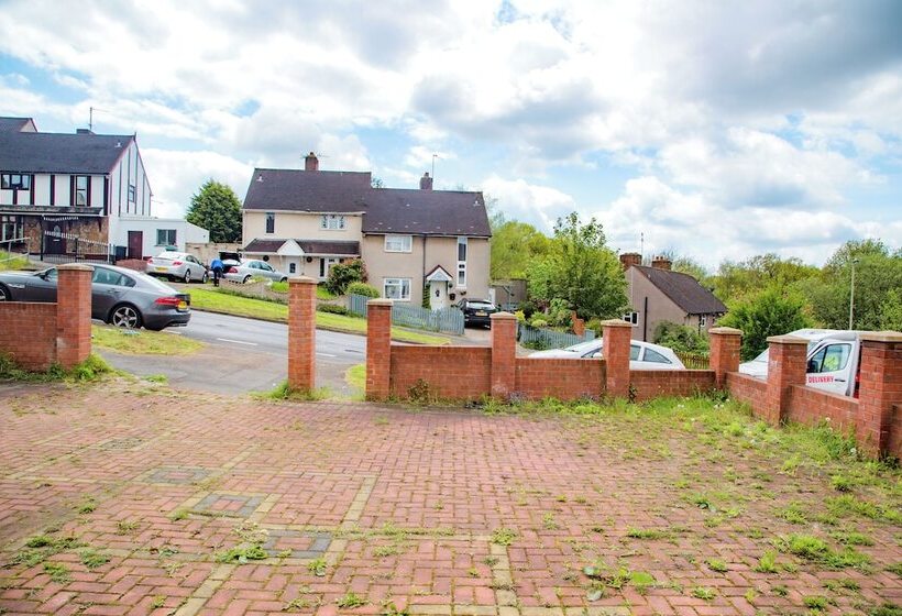 اقامتگاه 2bed House  Dudley Garden Wifi Tv