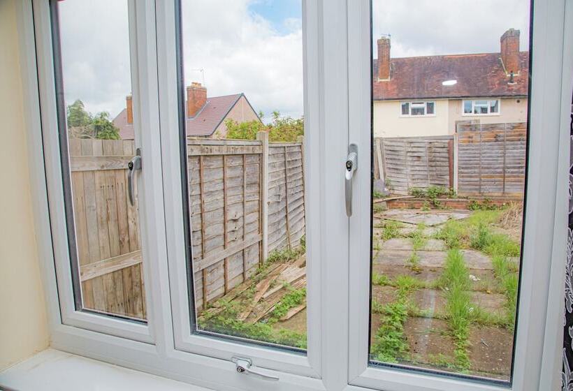 اقامتگاه 2bed House  Dudley Garden Wifi Tv