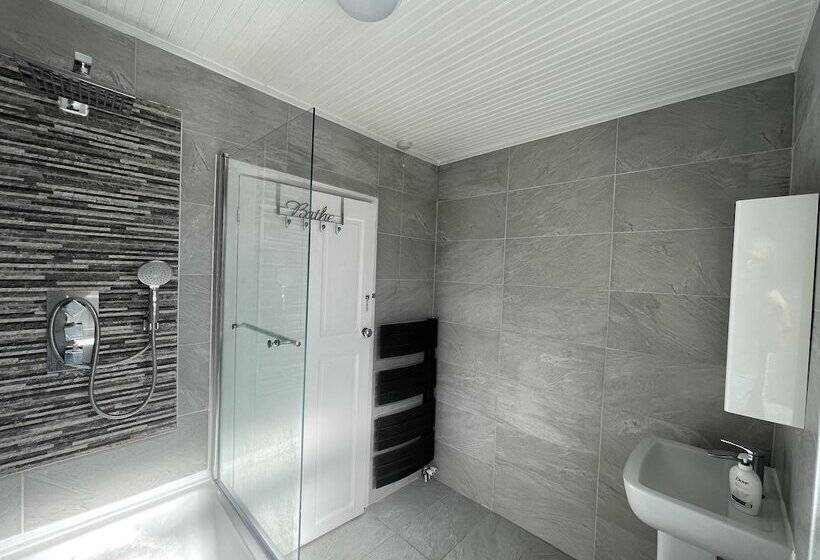 اقامتگاه Luxurious Kitchen Lrg Bedrooms Holiday Freeparking