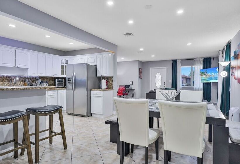 إقامة Unique Escape Gameroom! Bar, Bbq, Spacious, And Near Beach