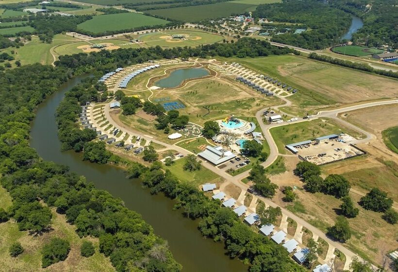 استراحتگاه Camp Fimfo Waco