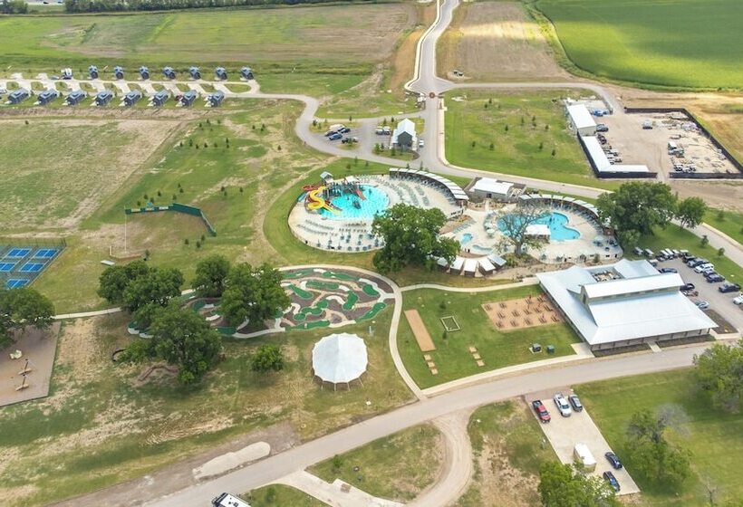 استراحتگاه Camp Fimfo Waco