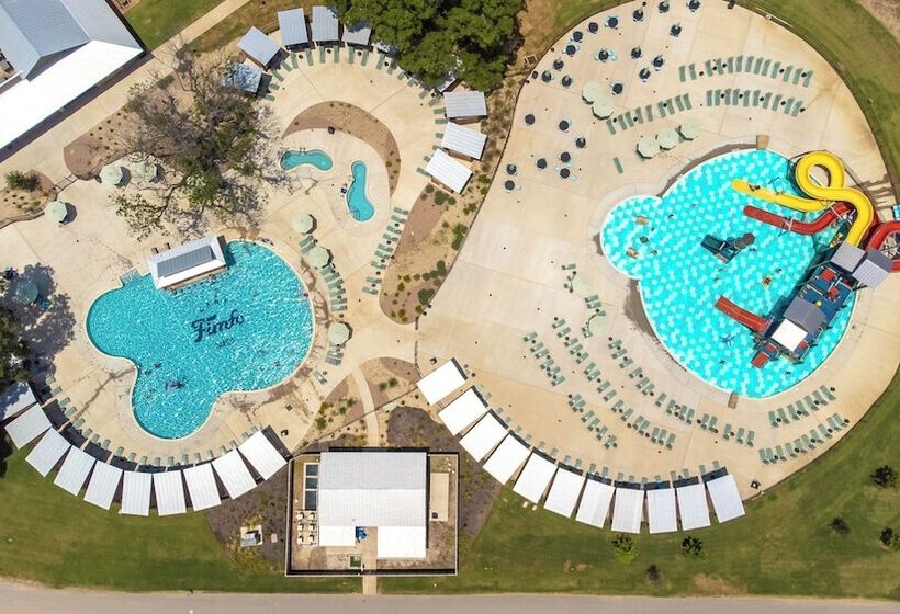 استراحتگاه Camp Fimfo Waco