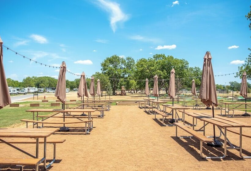 استراحتگاه Camp Fimfo Waco