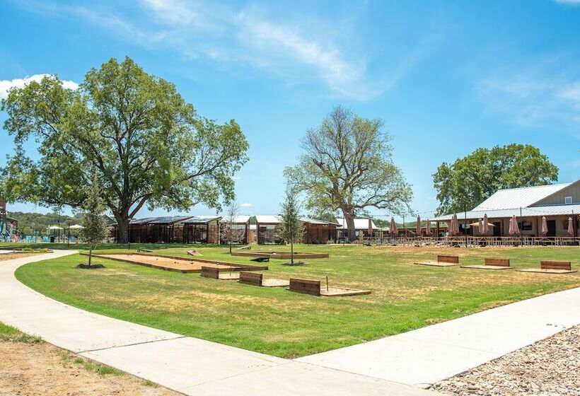 استراحتگاه Camp Fimfo Waco