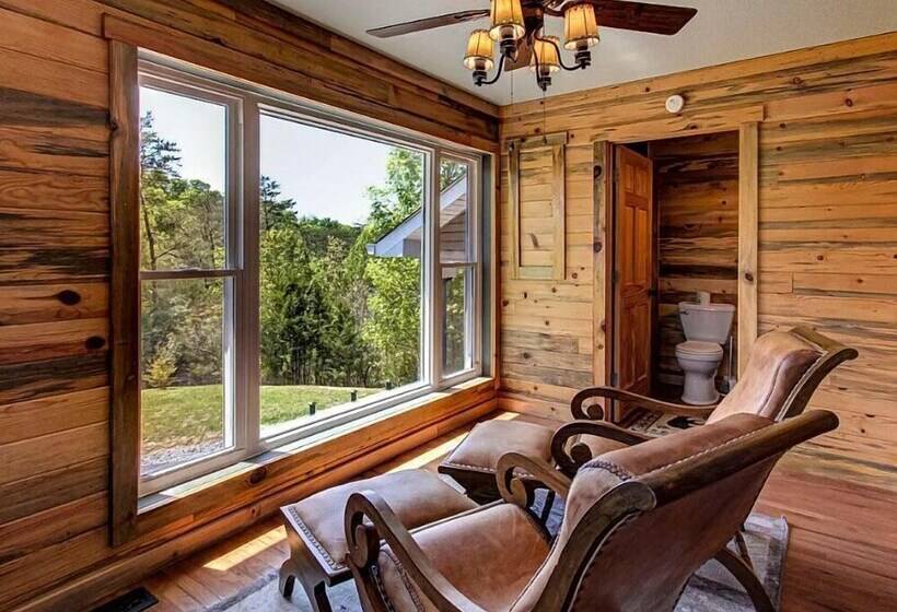 Rustic Hideaway!